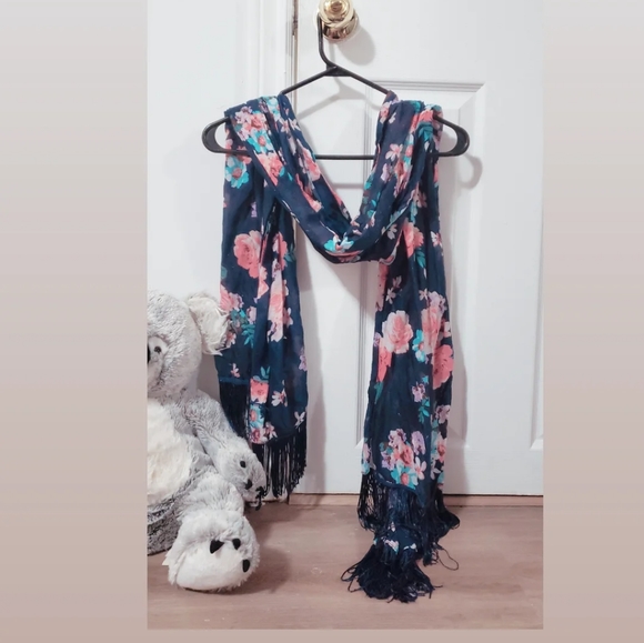 Geri lightweight scarf - Picture 2 of 2